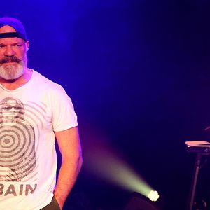 Exclusif - C'est pour l'ouverture du "Festival des fous rires de Bordeaux" que le presentateur tv Alex Jaffrey en compagnie du chef cuisinier Philippe Etchebest et de son groupe de rock "Chef and the Gang" presentent un spectacle musical et humoristique. Le celebre chef a chanté lui-meme plusieurs standards des années 70 à nos jours, le 19 Mars 2023. Patrick Bernard-Fabien Cottereau/BESTIMAGE