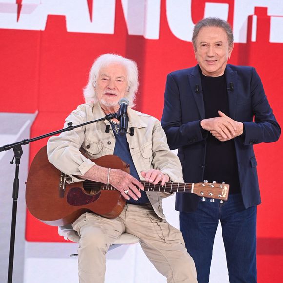 Exclusif - Hugues Aufray et Michel Drucker lors de l'enregistrement de l'émission "Vivement dimanche" à Paris, FRanxce, le 9 septembre 2025 et diffusée le 12 octobre 2025 sur France 3. © Guillaume Gaffiot/Bestimage