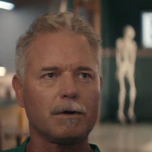 Avant sa disparition, il avait pu apparaitre à la télévision une dernière fois dans la série Brilliant Minds où il jouait le rôle d'un pompier héroïque luttant contre la SLA.

Los Angeles, USA Eric Dane joue le rôle d'un pompier héroïque luttant contre la SLA dans Brilliant Minds.

Photo : Backgrid UK/ Bestimage