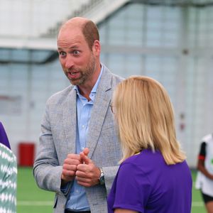 Il souhaite que cet évènement soit simple et davantage en phase avec les temps actuels

Le prince William rencontre l'équipe de football féminine d'Angleterre le 30 juin 2025. © Alpha Agency/Bestimage
