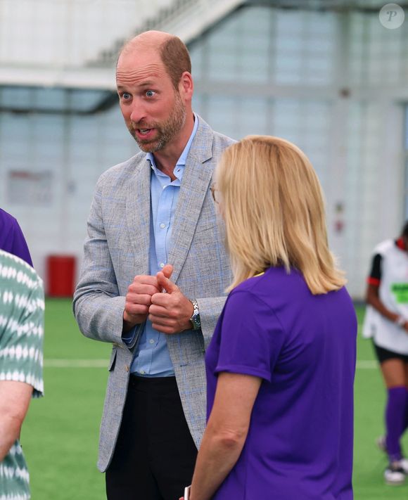 Il souhaite que cet évènement soit simple et davantage en phase avec les temps actuels

Le prince William rencontre l'équipe de football féminine d'Angleterre le 30 juin 2025. © Alpha Agency/Bestimage