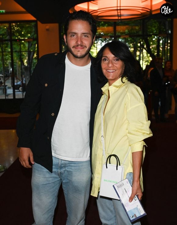 Florence Foresti et son compagnon l'humoriste Suisse, Alexandre Kominek - People à la 100ème du spectacle de Vincent Dedienne "Un soir de gala" aux théâtre Marigny à Paris le 27 juin 2022. © Coadic Guirec/Bestimage