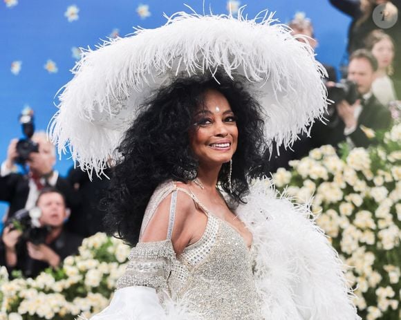 Manhattan, NY - Diana Ross - 5 mai 2025 - Le Metropolitan Museum of Art accueille le Costume Institute Benefit pour célébrer l'ouverture de "Superfine : Tailoring Black Style". (BFA.com / Backgrid USA / Bestimage)