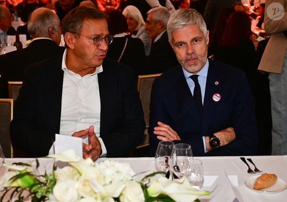 Patrick Karam vice président de la région ile de France , Laurent Wauquiez au dîner annuel du CCAF (Conseil de coordination des associations arméniennes de France) à l'hôtel du collectionneur à Paris le 11 mars 2025
Comme chaque année, la onzième édition du désormais fameux dîner du CCAF a fait salle comble. 450 personnes se sont retrouvées dans les salons de l'hôtel du collectionneur, à Paris. Lors du cocktail, plusieurs personnalités politiques ont eu l'occasion de s'entretenir avec les invités.
Comme de coutume, un certain nombre de figures intellectuelles étaient également au dîner.
C'est Nelson Monfort qui a présenté la soirée en rappelant que la soirée est l'occasion de nous retrouver et de réaffirmer les liens profonds qui unissent la France et l'Arménie, liens tissés par l'histoire, la culture et des valeurs communes.
Cette soirée incarne à la fois un hommage solennel et un appel à l'action. Hommage envers celles et ceux qui oeuvrent sans relâche pour la cause arménienne; mais appel à la communauté internationale pour qu'elle s'engage résolument pour la justice et la paix.

© Christian Liewig / Bestimage
