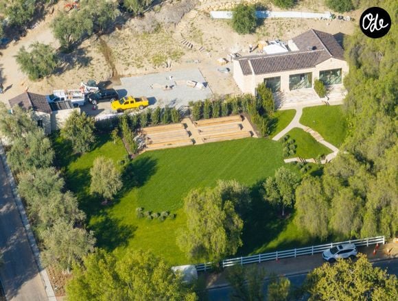 À l’extérieur, elle prévoit notamment une roseraie, un terrain de sport et une salle à manger en plein air entourée d’oliviers.

Kylie Jenner est sur le point d’achever son immense demeure sur mesure de 1 670 m² à Hidden Hills, après six années de travaux se chiffrant en millions de dollars.

Backgrid USA / Bestimage
