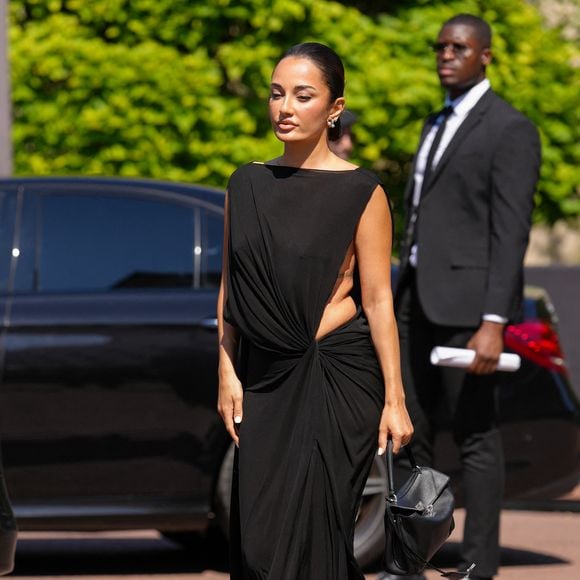 Amina Muaddi au défilé Balenciaga Haute Couture Automne/Hiver 2026/2027 à Paris, le 8 Juillet 2026. 

© Lucia Sabatelli