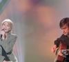 Il se souvient des dîners organisés chez ses parents, Françoise Hardy et Jacques Dutronc.

En France, à Paris, sur le plateau de l'émission "MTV'S French Link", Françoise Hardy accompagnée à la guitare par son fils Thomas Dutronc.  
Bruno Schneider via Bestimage