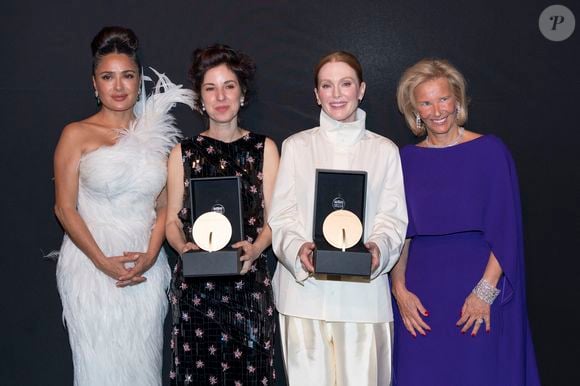 Salma Hayek, Margherita Spampinato (lauréate du Prix Talent Emergent 2026), Julianne Moore (Prix Women in Motion 2026), Iris Knobloch - Soirée "Kering Women in Motion Awards" à la Place de la Castre lors du 79ème Festival International du Film de Cannes. Le 17 mai 2026.

© Olivier Borde / Bestimage