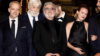Daniel Auteuil entouré de ses amis au Festival de Cannes 2026 : il défend deux films, sa fille Nelly joue un rôle important