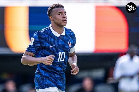Le jeune homme a aussi précisé que ses parents l'ont appelé comme ça totalement par hasard et qu'il ne compte pas changer de prénom

Kylian Mbappé (France)  - Match de groupe I « France - Sénégal (3-1) » lors de la Coupe du Monde de la FIFA 2026 (FIFA World Cup 2026) le 16 juin 2026. © PsnewZ/Bestimage