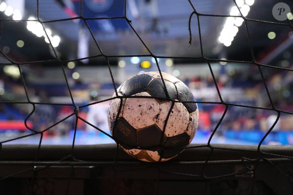 Denis Lathoud a succombé des suites d'un cancer du sang

Illustration Ballon Champions League handball - Handball Match de Ligue Des Champions (LDC) "PSG - Barcelone (28-28)" à Paris, le 9 décembre 2021. Kevin Domas / Panoramic / Bestimage