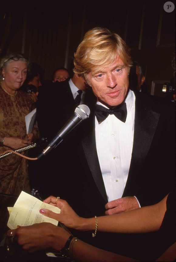 Sur la Toile, le FBI a notamment partagé plusieurs clichés du principal suspect prénommé Thayne Smika, ex-colocataire de la victime qui fut aussi trafiquant de drogues. Une récompense de 10 000 dollars est désormais offerte à toute personne possédant des informations sur lui...

Robert Redford July 1987 (Photo Press Service / BESTIMAGE).