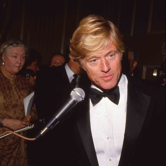 Sur la Toile, le FBI a notamment partagé plusieurs clichés du principal suspect prénommé Thayne Smika, ex-colocataire de la victime qui fut aussi trafiquant de drogues. Une récompense de 10 000 dollars est désormais offerte à toute personne possédant des informations sur lui...

Robert Redford July 1987 (Photo Press Service / BESTIMAGE).