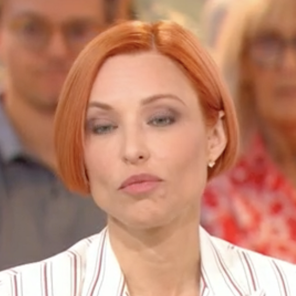 Natasha St Pier dans l'émission "Vivement Dimanche" sur France 2. 12 octobre 2025