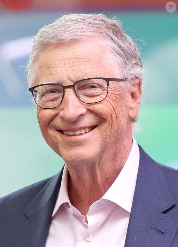 Chez lui, le travail n’est pas un moyen de réussir, c’est une manière de vivre - et, peut-être, la seule qu’il ait jamais connue.

Le prince William, prince de Galles, portant une cravate recyclée, et Bill Gates, fondateur de Breakthrough Energy, visitent l'Innovation Showcase au Breakthrough Energy Summit à Londres, le 27 juin 2024. ALPHA AGENCY / BESTIMAGE