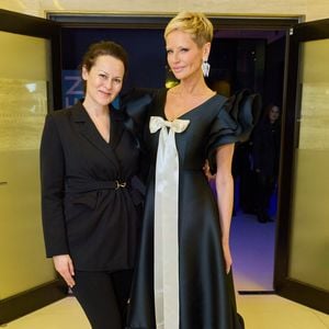 À noter que le bal de l'Opéra de Vienne s’illustre chaque année comme un rendez-vous culturel et mondain incontournable. 

Adriana Karembeu - Les célébrations lors du "Bal de l'Opéra de Vienne 2026" à l'Opéra d'État de Vienne, le 12 février 2026.