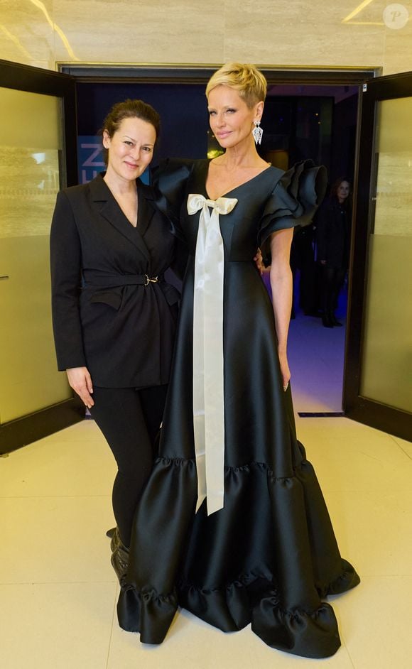 À noter que le bal de l'Opéra de Vienne s’illustre chaque année comme un rendez-vous culturel et mondain incontournable. 

Adriana Karembeu - Les célébrations lors du "Bal de l'Opéra de Vienne 2026" à l'Opéra d'État de Vienne, le 12 février 2026.