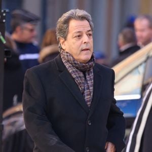 Chico Bouchikhi, membre des Gipsy Kings en faisait partie. 

Chico Bouchikhi - Arrivées aux obsèques de Brigitte Bardot en l'église Paroissiale Notre-Dame-de-l'Assomption de Saint-Tropez, France, le 7 janvier 2026. © Jacovides-Moreau/Bestimage