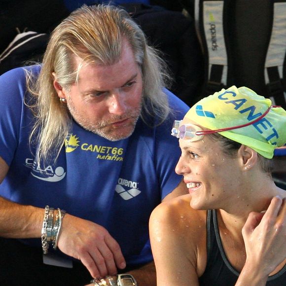 L'ex-protégée de Philippe Lucas veut désormais tester ses limites en course à pied.

EXCLUSIF - Laure Manaudou s'entretient avec son ancien entraîneur Philippe Lucas lors des championnats de France de natation en shortcourse à Nîmes, France, le 8 décembre 2007. Photo by Mehdi Taamallah/ABACAPRESS.COM