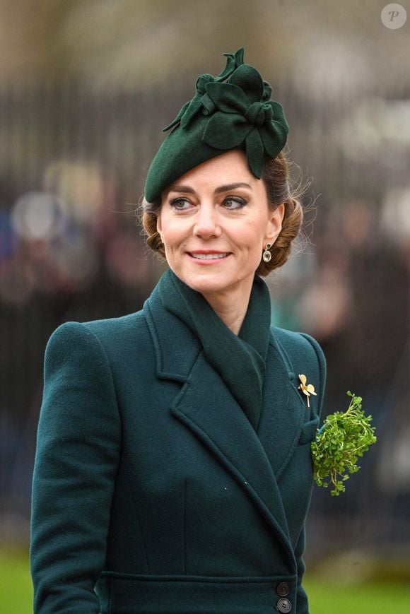 La princesse de Galles s'est rendue à la caserne Wellington de Londres le lundi 17 mars 2025

Catherine (Kate) Middleton, princesse de Galles, colonel des Irish Guards, visite le régiment lors du défilé de la Saint-Patrick à la caserne Wellington de Londres, Royaume Uni, le 17 mars 2025. © Zahu/Backgrid UK/Bestimage