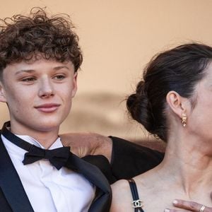 Marcel Canet et sa mère Marion Cotillard - Montée des marches du film « Karma » lors du 79ème Festival International du Film de Cannes, le 15 mai 2026. © Jacovides-Moreau / Bestimage