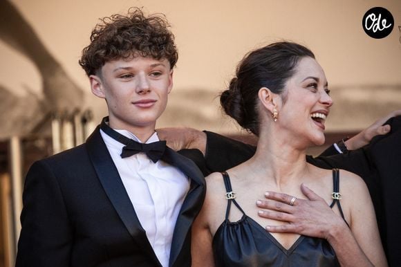 Marcel Canet et sa mère Marion Cotillard - Montée des marches du film « Karma » lors du 79ème Festival International du Film de Cannes, le 15 mai 2026. © Jacovides-Moreau / Bestimage