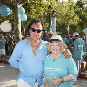 Nicoletta et son mari Jean-Christophe Molinier lors de la 6e édition du tournoi de pétanque caritative Turquoise place des lices au profit pour la deuxième année de l’association soleil d’enfance. Saint-Tropez, le 10 août 2025. © Jack Tribeca / Bestimage