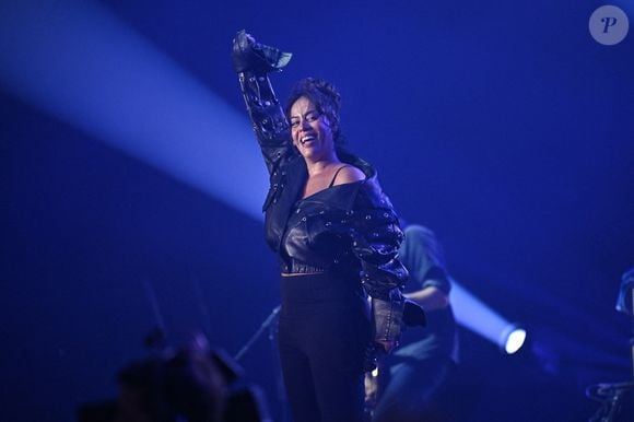 Amel Bent assistant au Foot Concert, au profit de l'association Huntington Avenir à la LDLC Arena à Lyon, France, le 11 novembre 2024. Photo par Julien Reynaud/APS-Medias/ABACAPRESS.COM