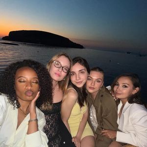Louane en vacances à Ibiza avec un groupe d'amies et sans son futur mari Florian Rossi. 30 et 31 mai 2025