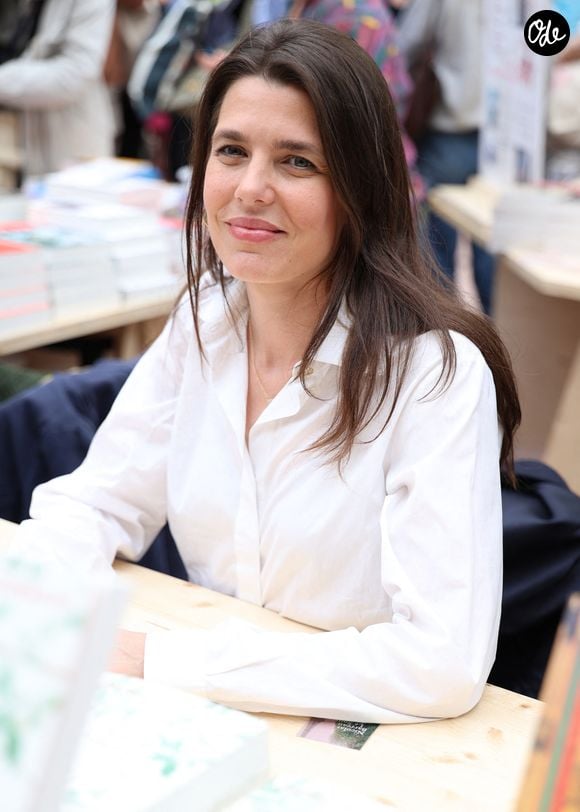 "L'attention médiatique, en tout cas, a toujours été bien plus forte sur moi que sur mes frères", a aussi souligné la fille de Caroline de Monaco

Charlotte Casiraghi assiste au 5ème festival du Livre de Paris au Grand Palais à Paris, France, le 17 avril 2026. Les 17, 18 et 19 avril 2026, le Festival du livre de Paris célébrera les livres et la lecture, sous toutes ses formes, pour tous les publics. © Denis Guignebourg/Bestimage