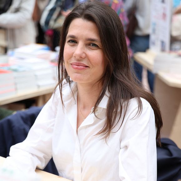 "L'attention médiatique, en tout cas, a toujours été bien plus forte sur moi que sur mes frères", a aussi souligné la fille de Caroline de Monaco

Charlotte Casiraghi assiste au 5ème festival du Livre de Paris au Grand Palais à Paris, France, le 17 avril 2026. Les 17, 18 et 19 avril 2026, le Festival du livre de Paris célébrera les livres et la lecture, sous toutes ses formes, pour tous les publics. © Denis Guignebourg/Bestimage