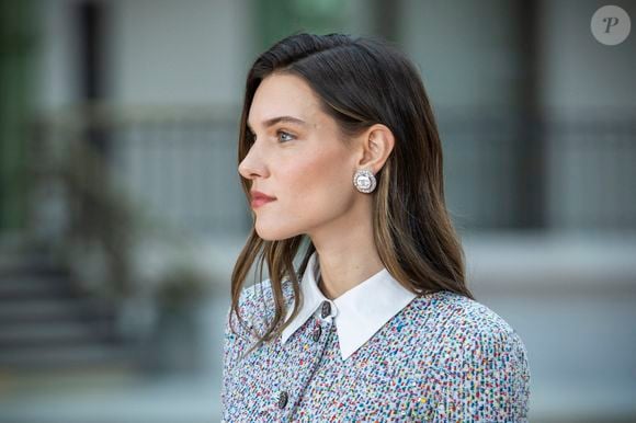 Charlotte Cardin au photocall du défilé Chanel Mode Féminine Prêt-À-Porter Automne/Hiver 2025-2026 lors de la Fashion Week de Paris (PFW) au Grand Palais, à Paris, France, le 11 mars 2025. © Olivier Borde/Bestimage