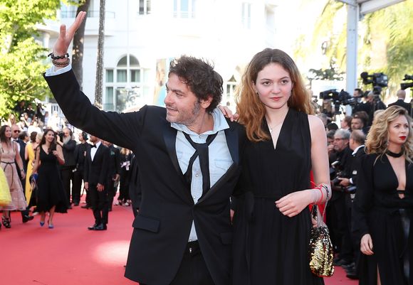 Matthieu Chedid et sa fille Billie à la montée des marches du film "Les Filles du Soleil" lors du 71ème Festival International du Film de Cannes, le 12 mai 2018.

Photo : Borde-Jacovides-Moreau / Bestimage