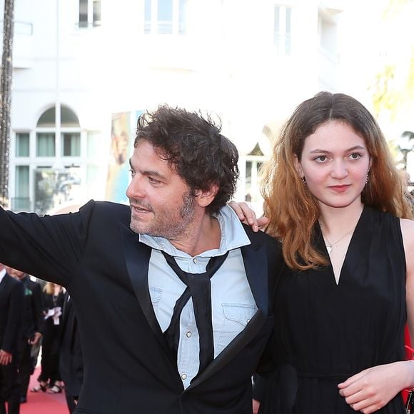 Matthieu Chedid et sa fille Billie à la montée des marches du film "Les Filles du Soleil" lors du 71ème Festival International du Film de Cannes, le 12 mai 2018.

Photo : Borde-Jacovides-Moreau / Bestimage