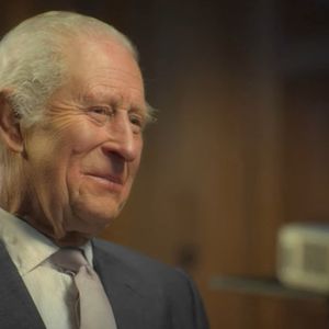 À partir de juillet 2027, il sera possible d’y organiser des réceptions privées et des mariages dans un cadre prestigieux.
Le roi Charles au palais de Buckingham lors d'une séquence d'ouverture pour la chaîne nationale ITV. Photo par JLPPA / Bestimage