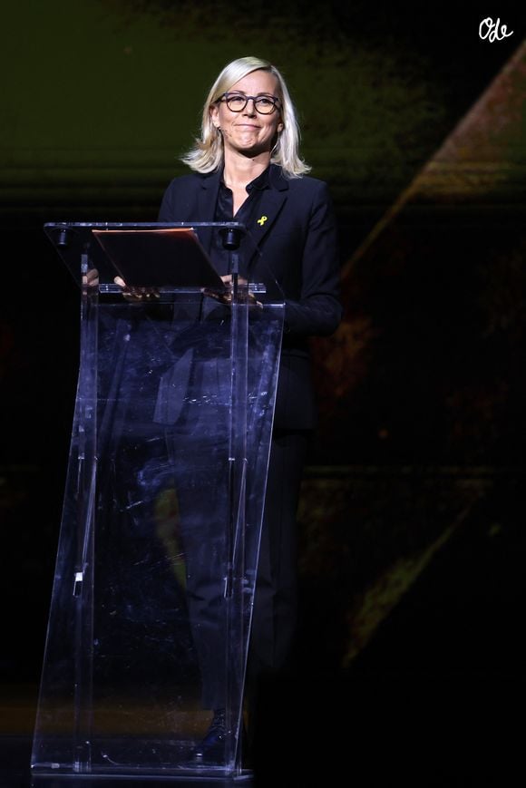 La journaliste, Laurence Ferrari lors d'une cérémonie organisée par le Conseil des institutions juives de France (CRIF) en hommage aux victimes des attentats du Hamas du 7 octobre 2023 contre Israël, à l'occasion du premier anniversaire de l'événement, à Paris, le 7 octobre 2024. © Stéphane Lemouton / Bestimage