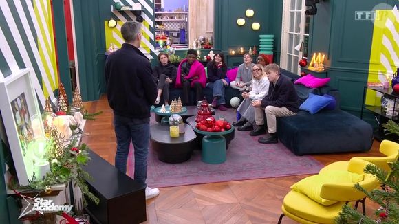 "Dans le bus que vous prendrez pour partir en tournée, vous ne serez pas huit... Mais neuf !", leur a déclaré Karima Charni

Grosse surprise pour les candidats de la "Star Academy"