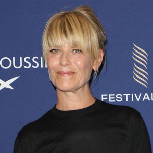 Et de compléter : "Comme tout le monde, j'ai connu des douleurs, des drames et des frustrations. Mais je suis née privilégiée, c'est vrai. Ce n'est pas grave de le dire, c'est la vérité".

Marina Foïs - Photocall de la soirée d'ouverture avec la projection du film "La femme la plus riche du monde" lors de la 18ème édition du Festival Film Francophone (FFA) à Angoulême le 25 août 2025. © Coadic Guirec / Bestimage