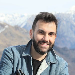 "Nous n’avons pas collaboré ces derniers temps. Mais cette année, pour les 20 ans, il y a une vraie dynamique : j’interviens dans quelques campings, et les autres comédiens vont aussi aller sur les lieux cet été pour marquer le coup", a révélé le comédien.

Laurent Ournac lors du 22ème Festival des créations télévisuelles de Luchon, France, le 7 février 2020. © Patrick Bernard/Bestimage
