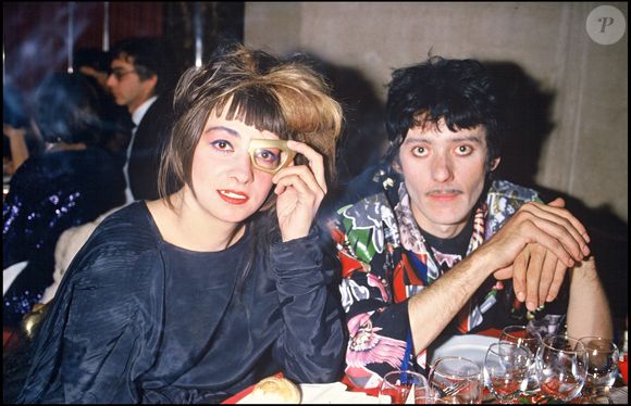 Ensemble, ils donneront naissance aux Rita Mitsouko, un duo flamboyant devenu mythique dans le paysage musical français.

Archives - Fred Chichin et Catherine Ringer aux Oscars de la mode à l'Opéra de Paris © RINDOFF-PATERSON / BESTIMAGE