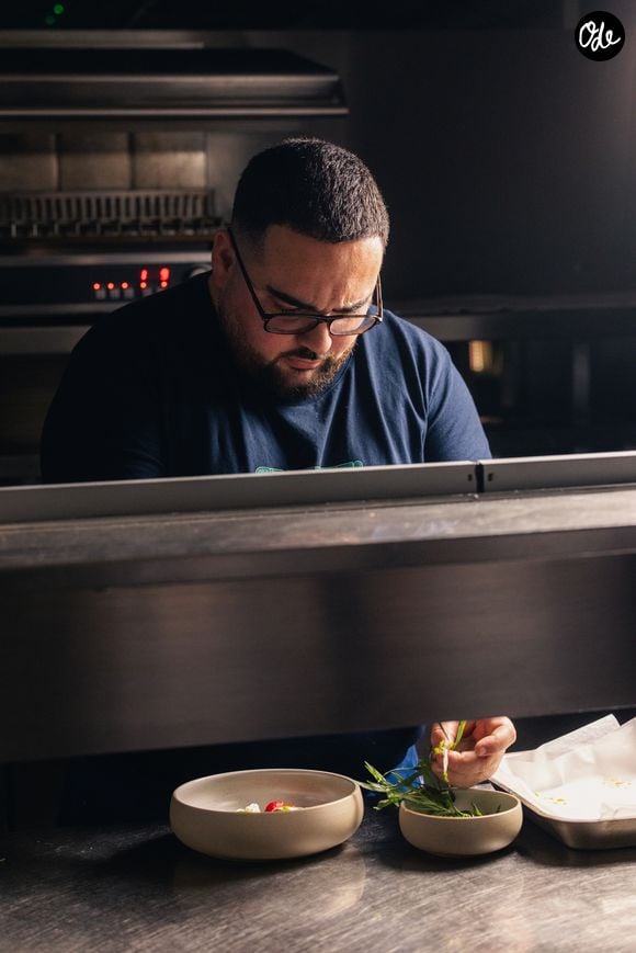Malgré un service un peu long, l'expérience vaut largement le détour.

Alexy Algar-Denos, finaliste de "Top Chef", propose sa cuisine au restaurant éphémère Cramat'.