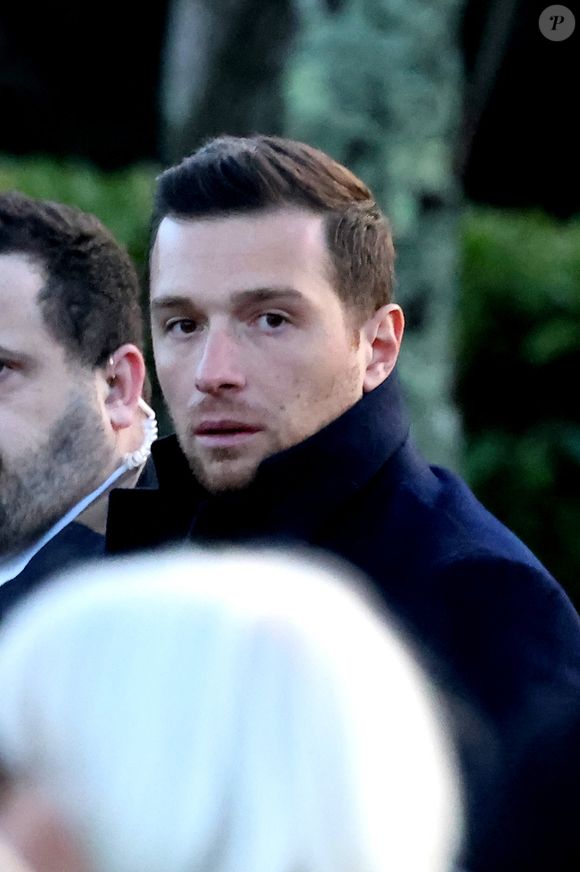 Jordan Bardella - Le clan Le Pen se rend au cimetière de la Trinité-sur-Mer après les obsèques de Jean-Marie Le Pen en l'église Saint-Joseph le 11 janvier 2025.
