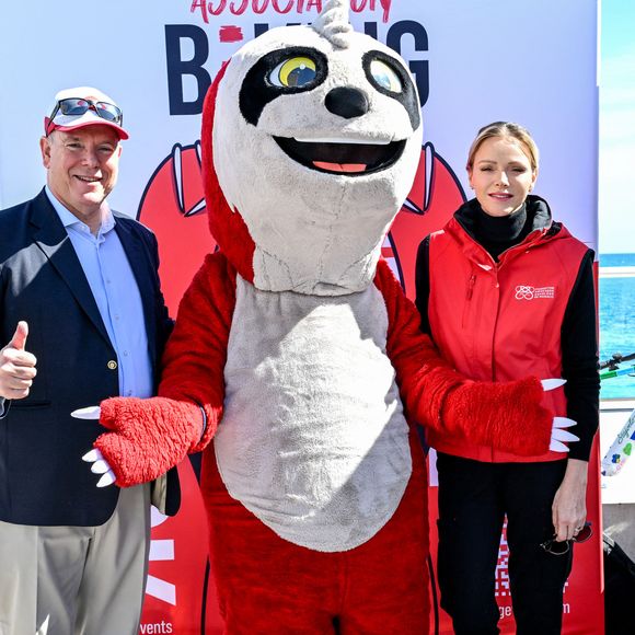 Ce dimanche 23 mars 2025, Albert et Charlene de Monaco se sont rendu au Road Safety Day, un événement de sensibilisation à la sécurité routière à vélo. 

Le prince Albert II de Monaco et la princesse Charlene ont participé à la Road Safety Day, une journée de sensibilisation et de sport pour toute la famille dédié à la sécurité routière à vélo et à l'initiation des jeunes au sport, à Monaco organisée par la Fondation Princesse Charlene, le 23 mars 2025.  © Bruno Bebert/Bestimage