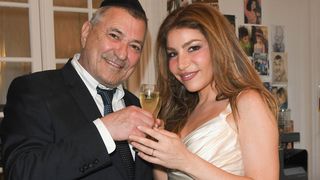 Jean-Marie Bigard pris en charge dans son appartement parisien, Lola Marois prend la parole sur le sujet