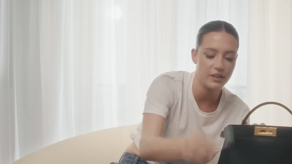 Dans le sac d'Adèle Exarchopoulos - Vogue