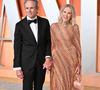 Elle avait rencontré son époux, le chef décorateur Bo Welch, sur le tournage de "Beetlejuice"

Bo Welch et Catherine O'Hara arrivent à la soirée des Oscars Vanity Fair qui se tient au Wallis Annenberg Center for the Performing Arts le 2 mars 2025 à Beverly Hills, CA, USA. Photo par Lisa OConnor/AFF-USA.com/ABACAPRESS.COM