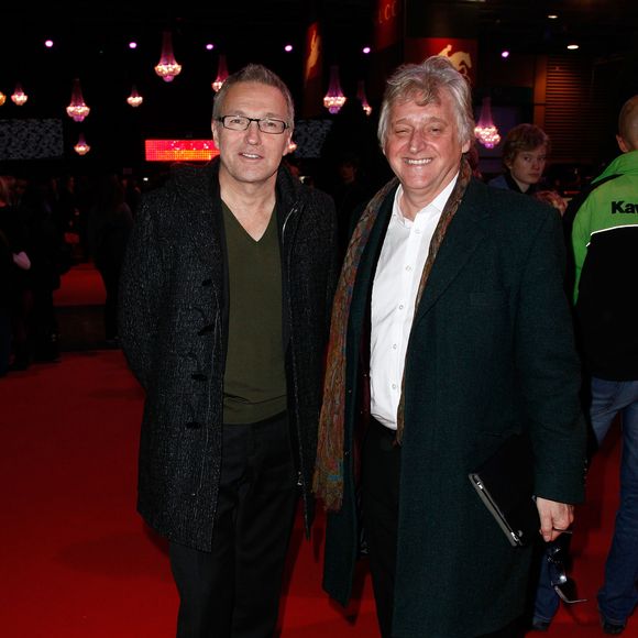 Cet ami, c'est Gilbert Rozon, producteur et ex-juré de "La France a un incroyable talent".

Laurent Ruquier et Gilbert Rozon - Dans le cadre du Gucci Paris Masters a eu lieu l'epreuve "Style & Competition for AMADE" a Villepinte le 7 décembre 2013. 
JLPPA / Bestimage