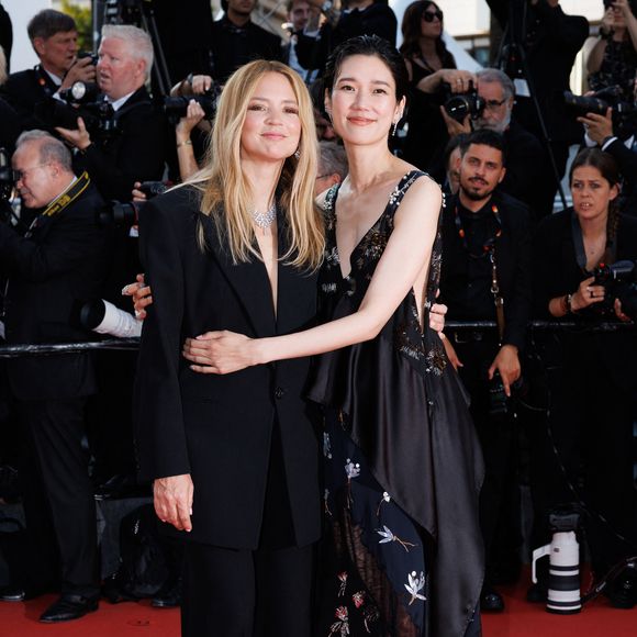 Virginie Efira, Tao Okamoto - Montée des marches pour la cérémonie de clôture du 79ème Festival International du Film de Cannes, le 23 mai 2026. © Jacovides-Moreau / Bestimage