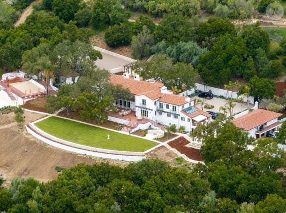 Villa de Santa Barbara de Katy Perry et Orlando Bloom vue d'en haut, pelouse. ©Backgrid USA / Bestimage