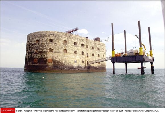 Mais qui le remplacera à l'animation de "Fort Boyart" ? Nos confrères de Télé-Loisirs l'ont interrogé à ce sujet.

L'émission Fort Boyard fête cette année ses 15 ans. Le fort à l'ouverture de la nouvelle saison, le 29 mai 2004. Photo : François-Xavier Lamperti/ABACA.